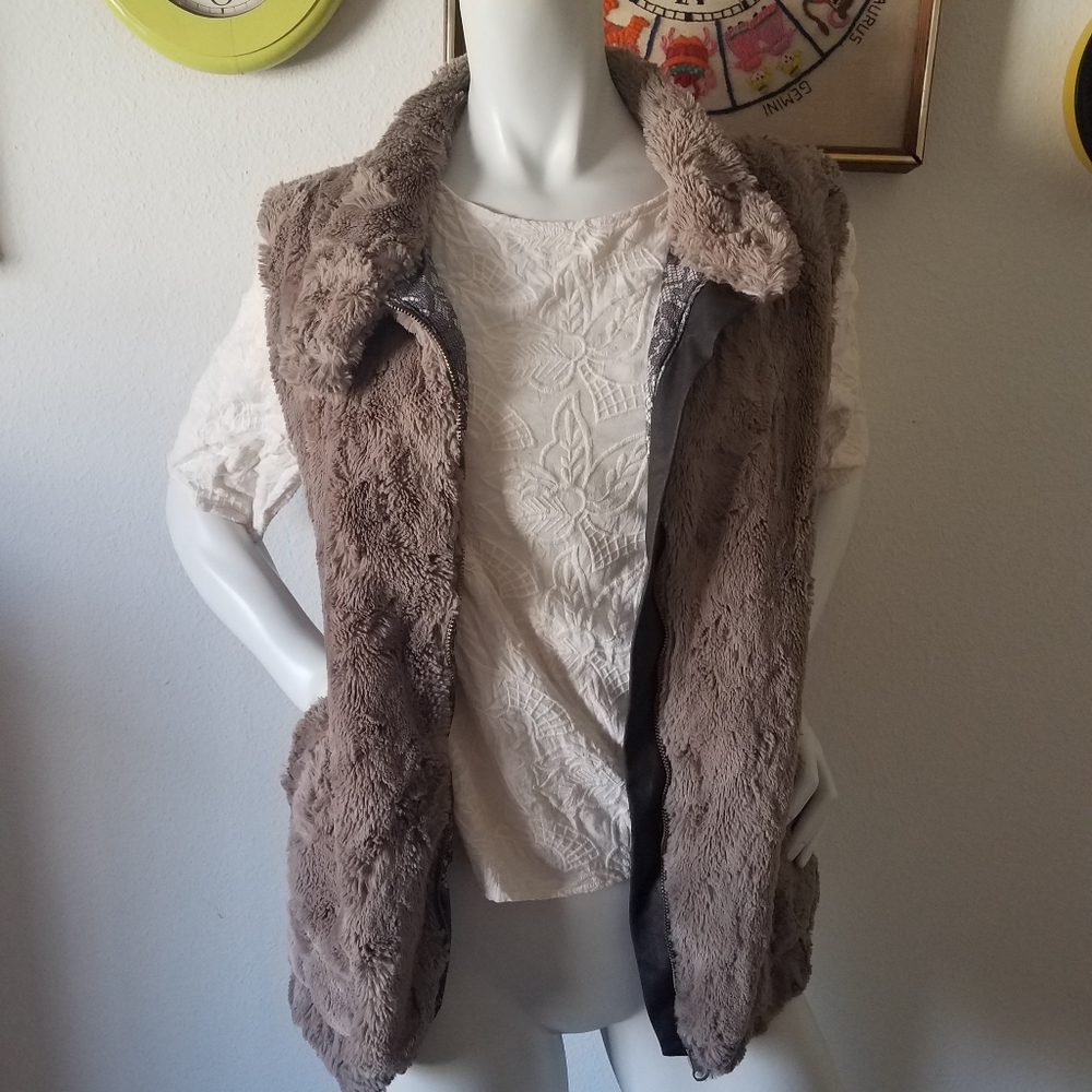 Sanctuary Light Brown Furry Vest Sz M